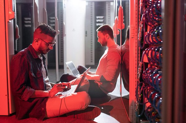 How to configure an Intel NUC 10 for a home theater setup with Plex Media Server?